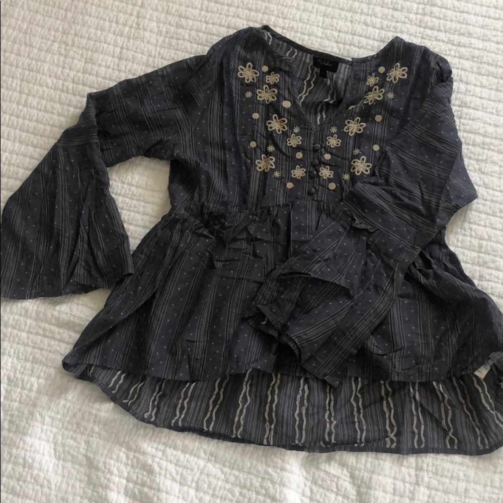 Light and comfy long sleeve blouse